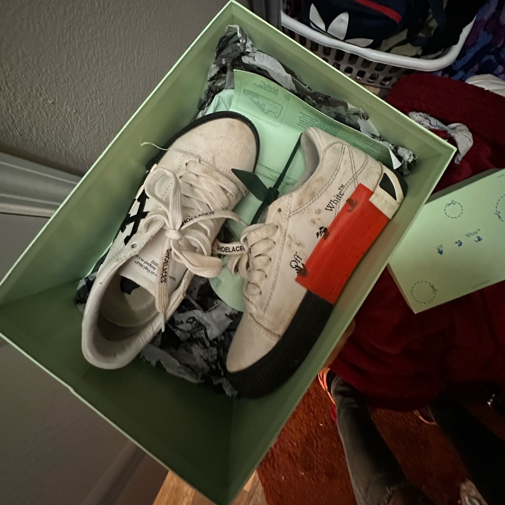 Off-White Low Vulcanized Sneaker Size 26
